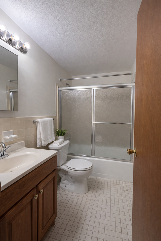 221 Old West Warren Rd - Photo 4 of 11