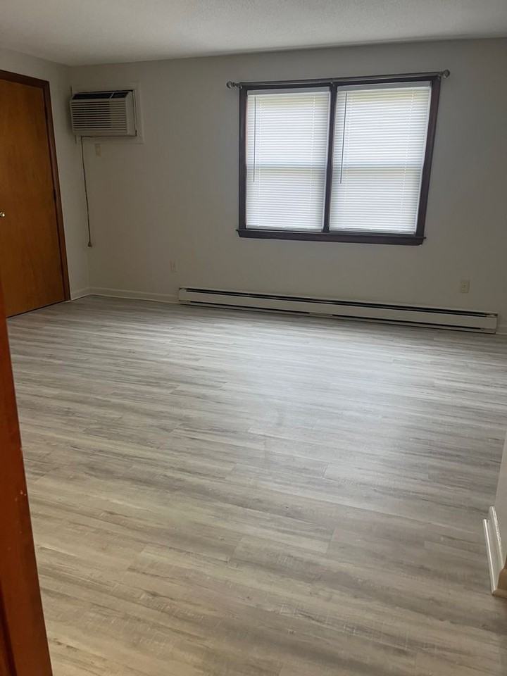 221 Old West Warren Rd - Photo 7 of 11