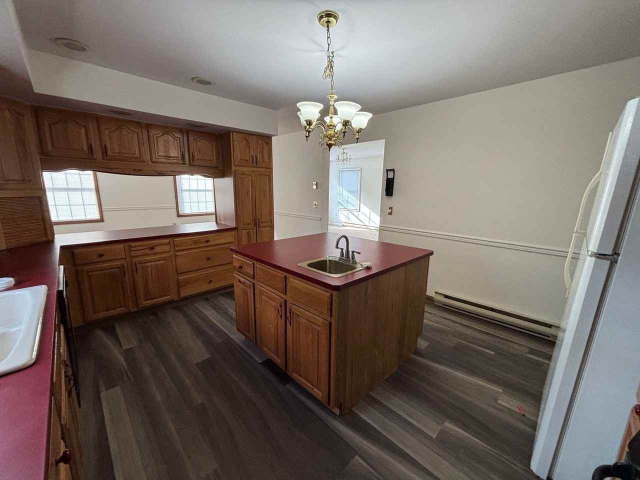 318 N Broad St - Photo 5 of 24