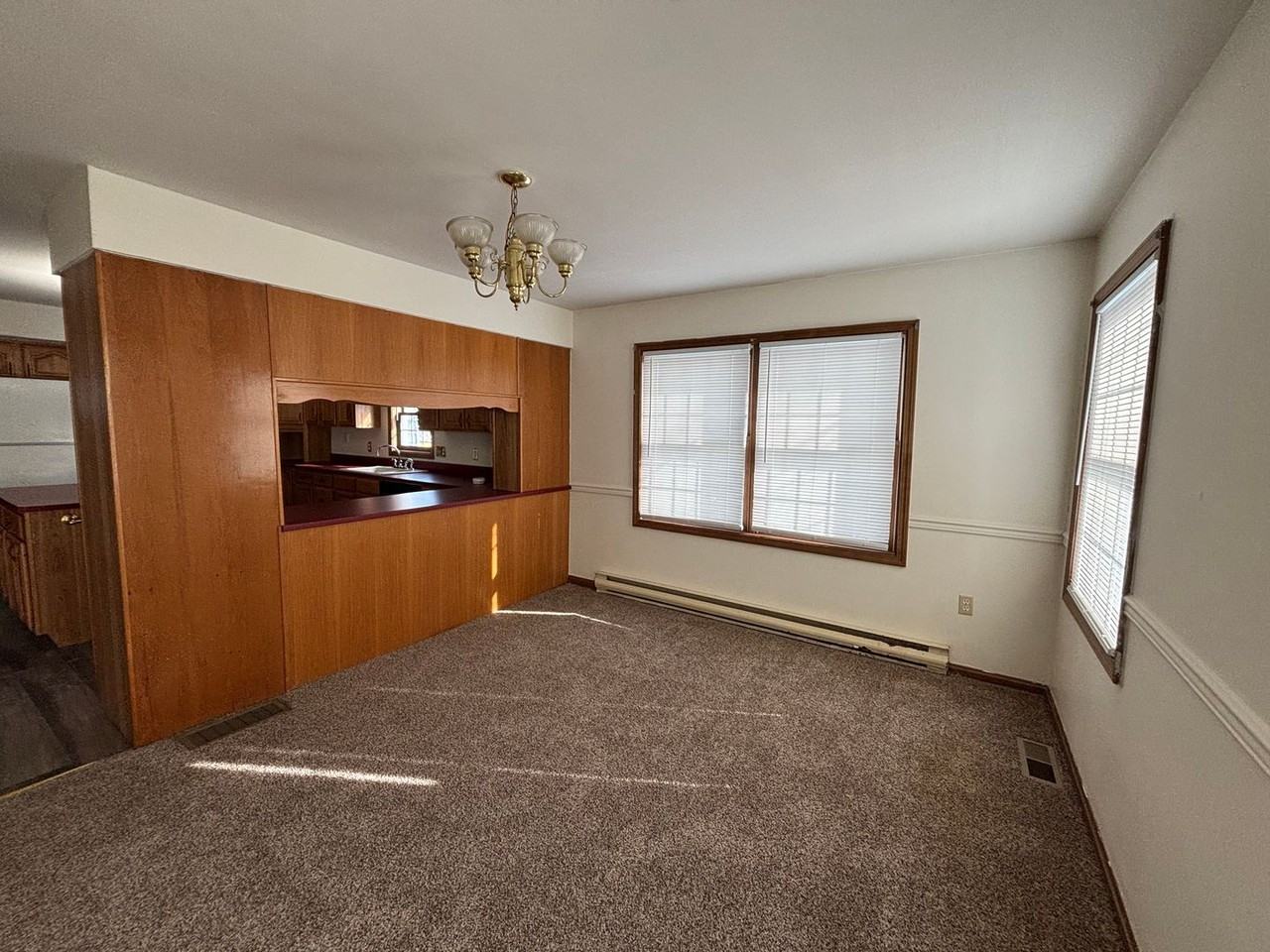 318 N Broad St - Photo 6 of 24