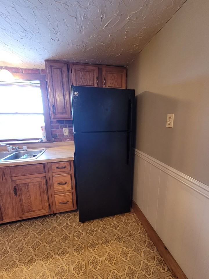 173 Spencer Ave - Photo 7 of 16