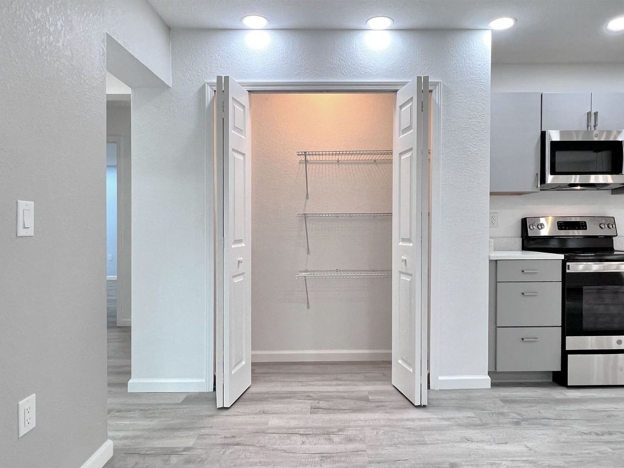 3032 Spirit Lake Dr - Photo 3 of 22