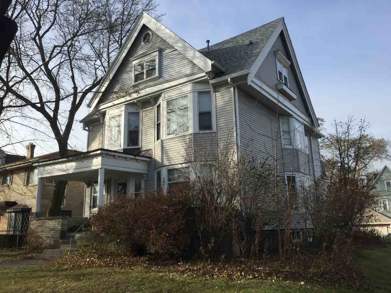 2863A N Downer Ave - Photo 2 of 40