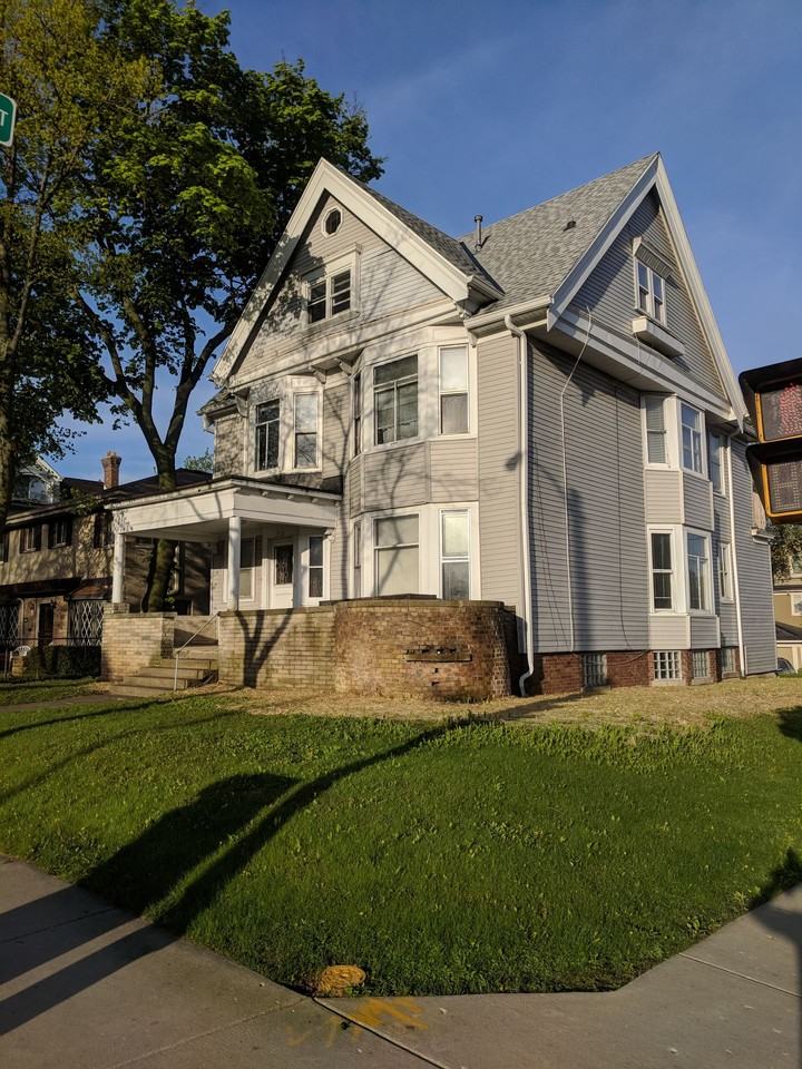 2863A N Downer Ave - Photo 7 of 40