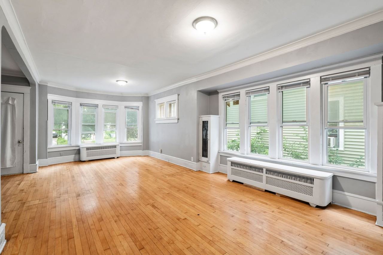 2925 N Murray Ave - Photo 3 of 20