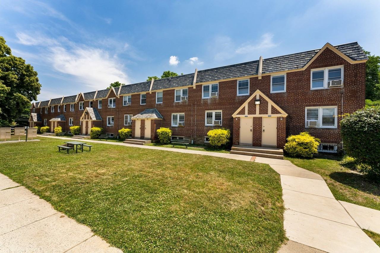 5346 Chew Ave - St. Teresa - Photo 3 of 34