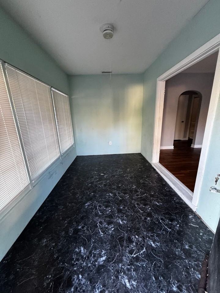 515 S 8th St - Photo 2 of 7