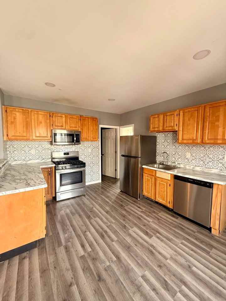 713 S 4th St - Photo 2 of 10