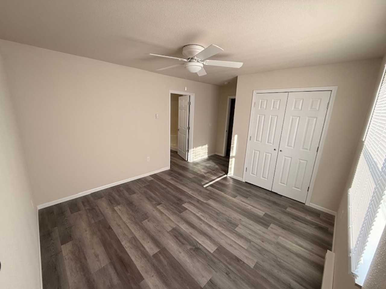 217 Brock Ave - Photo 4 of 8