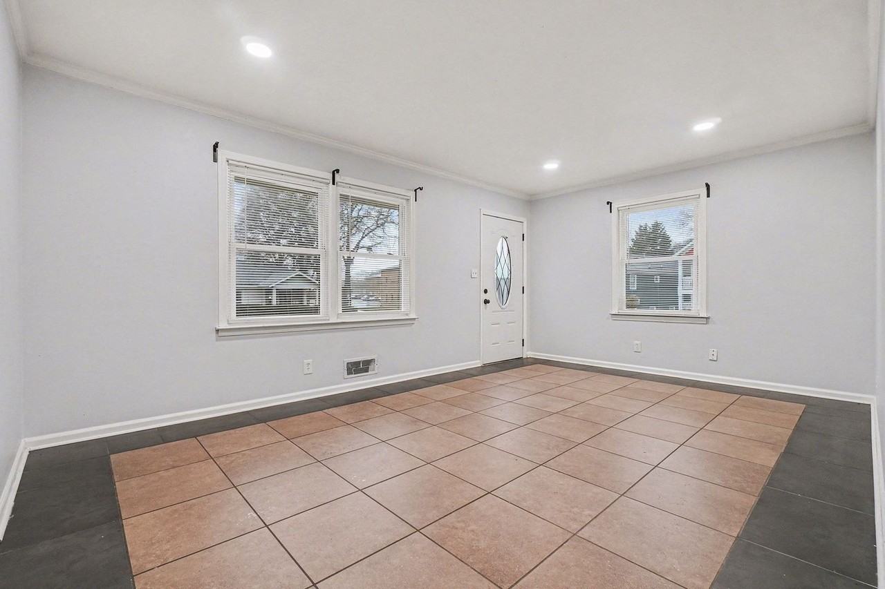 2874 Cheney St - Photo 6 of 19