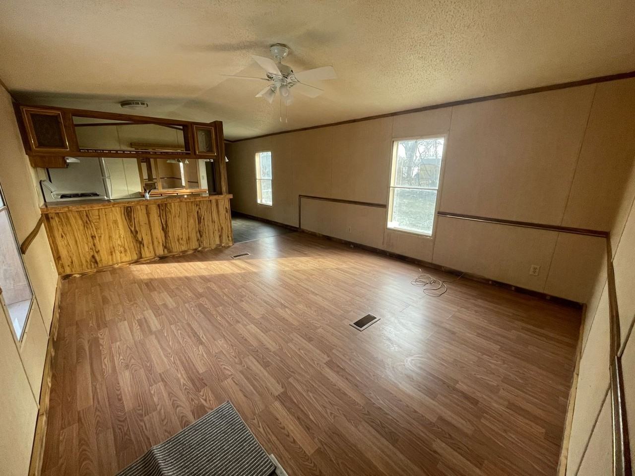 3601 E Manor St - Photo 5 of 12