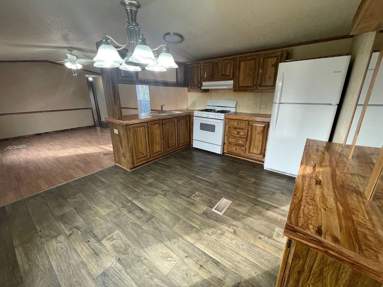 3601 E Manor St - Photo 7 of 12