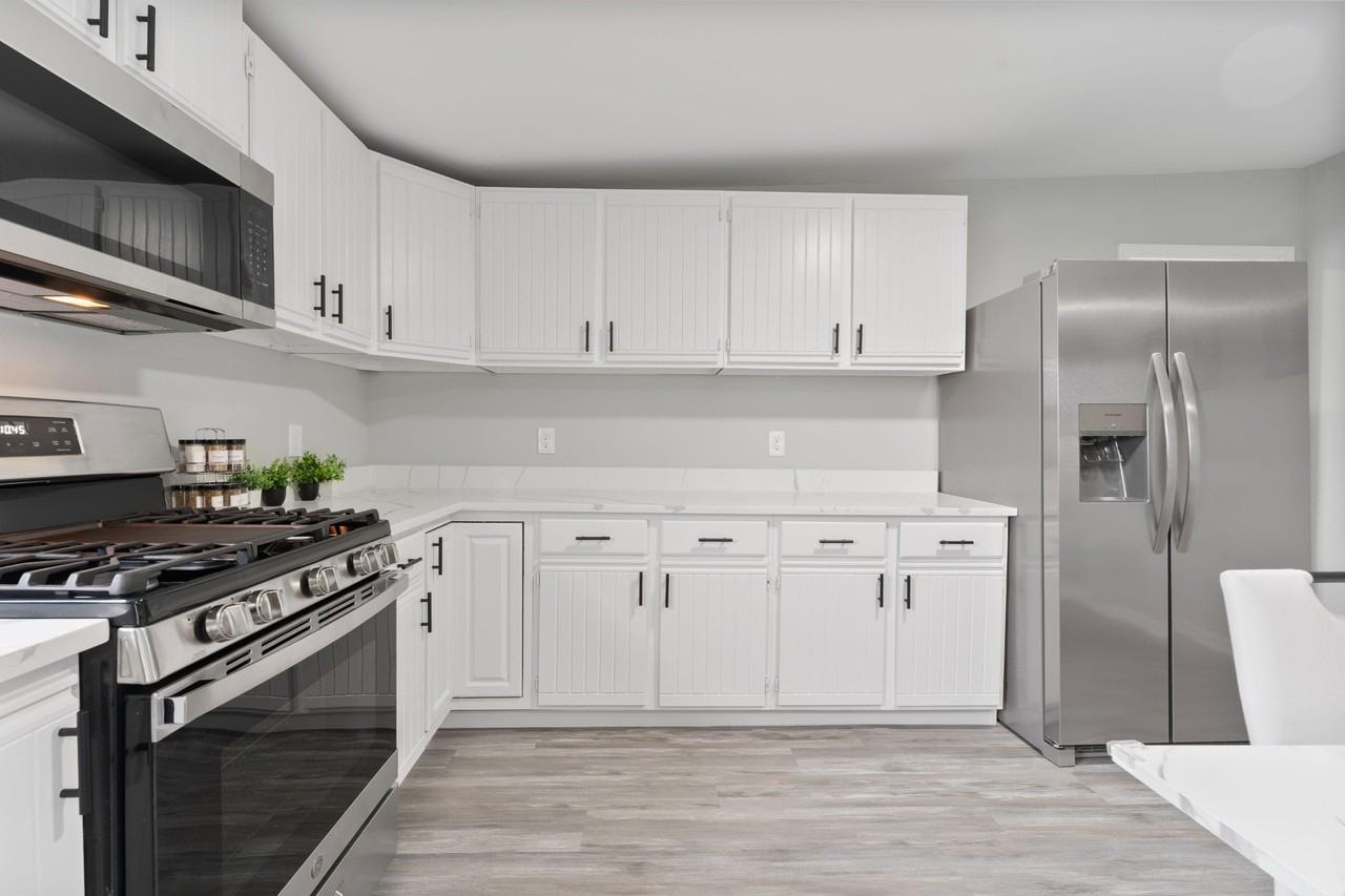 Lombardy Dr - Photo 2 of 7