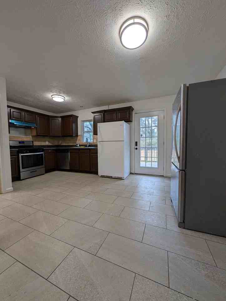 Shannon Way - Photo 3 of 21