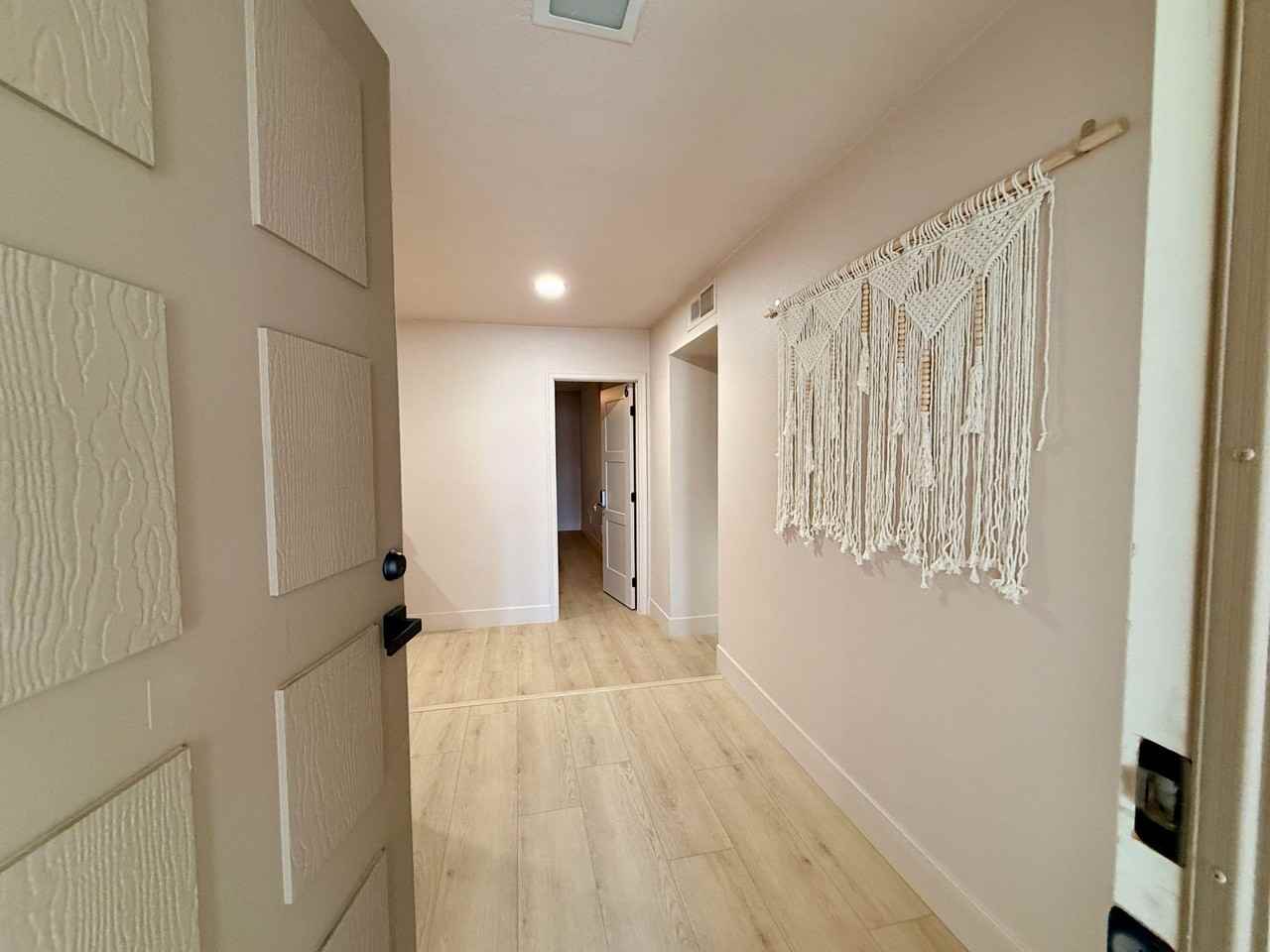 W Manor St - Photo 2 of 36