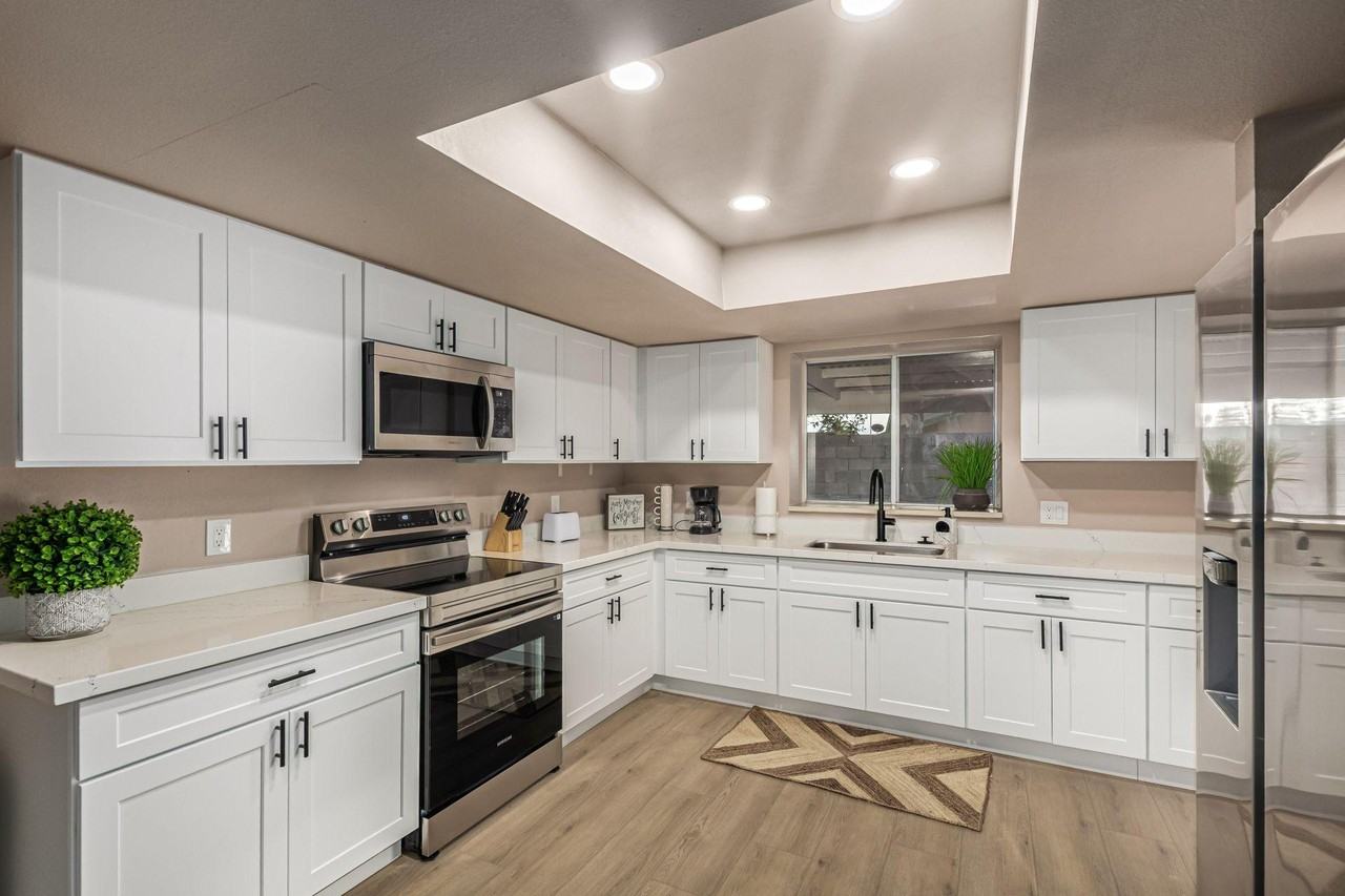 W Manor St - Photo 5 of 36