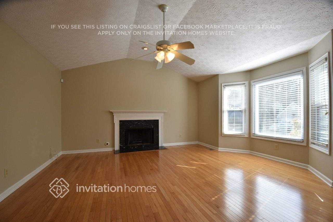 380 Ashland Manor Dr - Photo 2 of 12