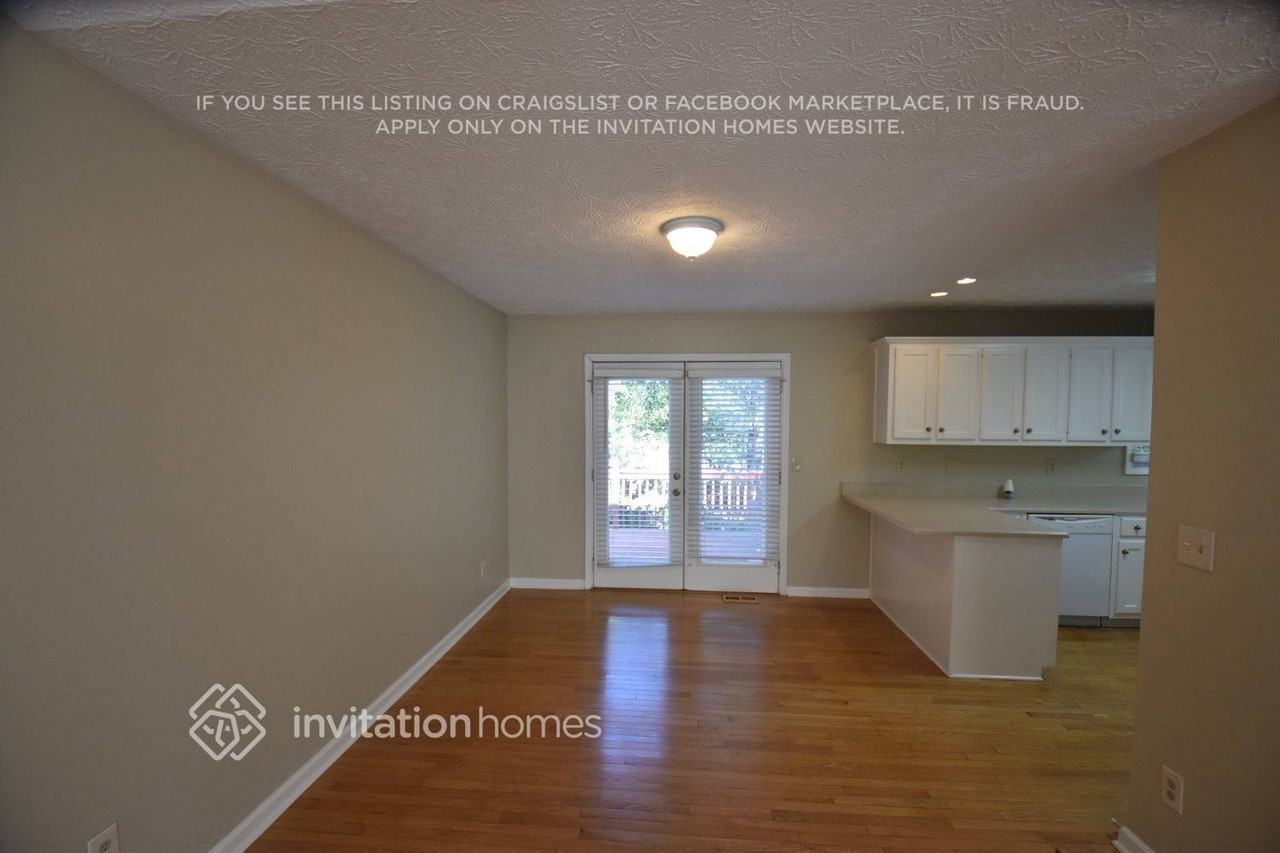 380 Ashland Manor Dr - Photo 4 of 12