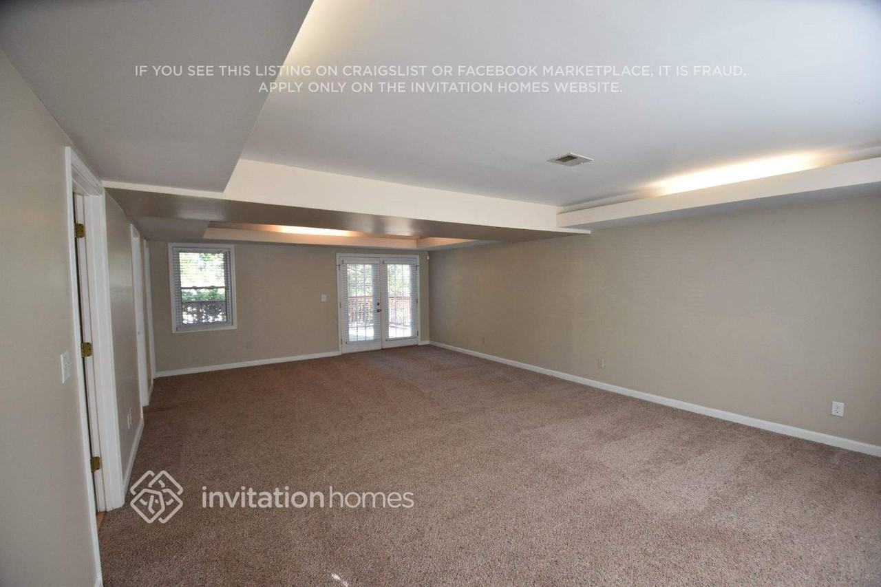 380 Ashland Manor Dr - Photo 5 of 12