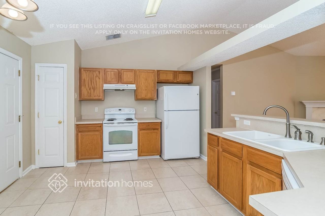 12302 Soaring Flight Dr - Photo 2 of 9