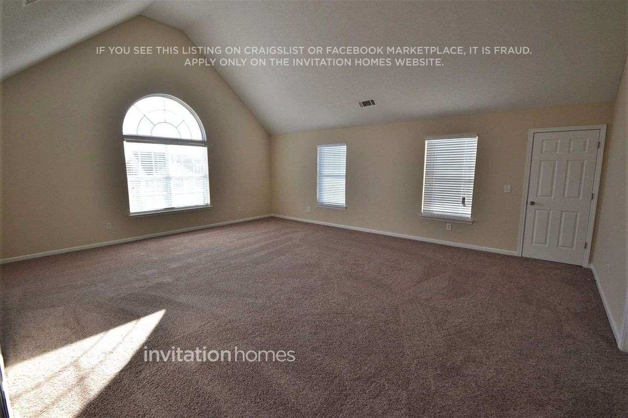 49 Fieldstone Dr - Photo 2 of 6