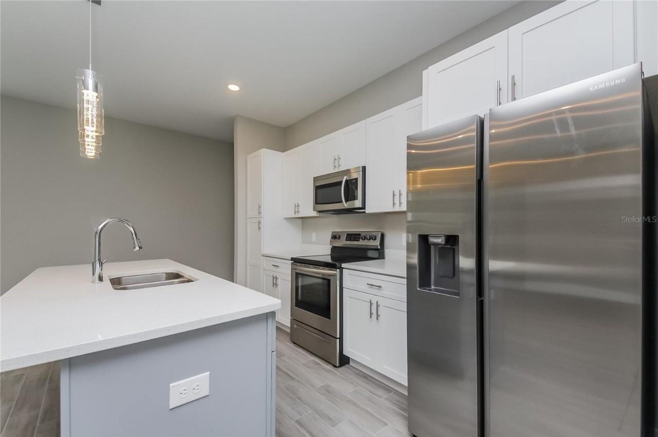 188 Willow Dr - Photo 3 of 10