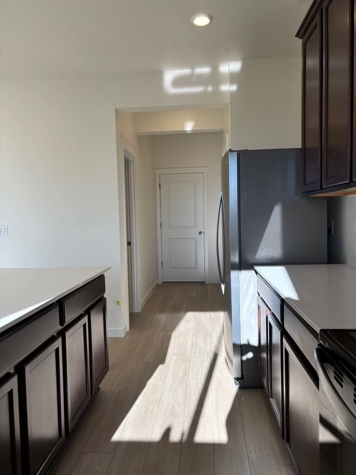 17058 126th Street East - Photo 5 of 33