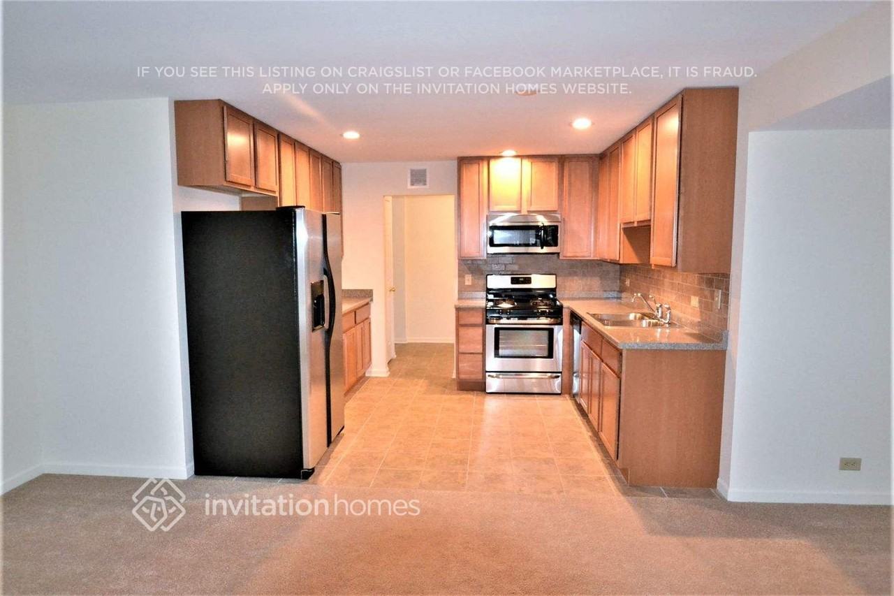 828 Winmoor Dr - Photo 4 of 12