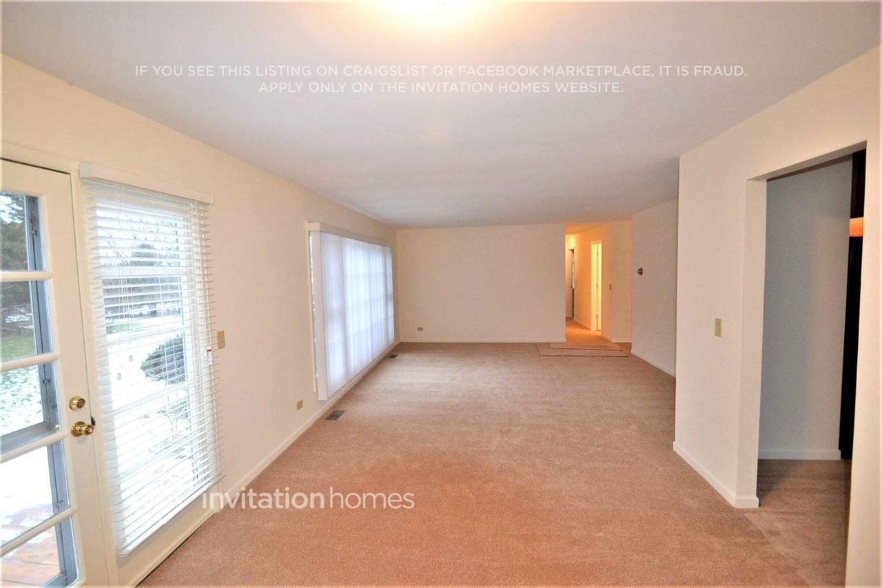 828 Winmoor Dr - Photo 5 of 12