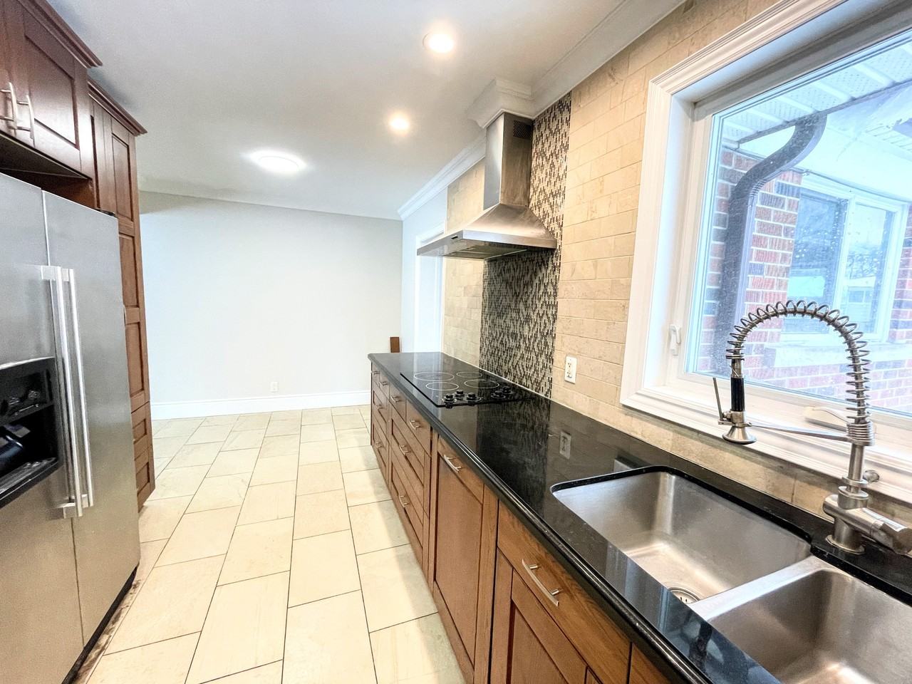 445 Upper Ottawa Street - Photo 2 of 19