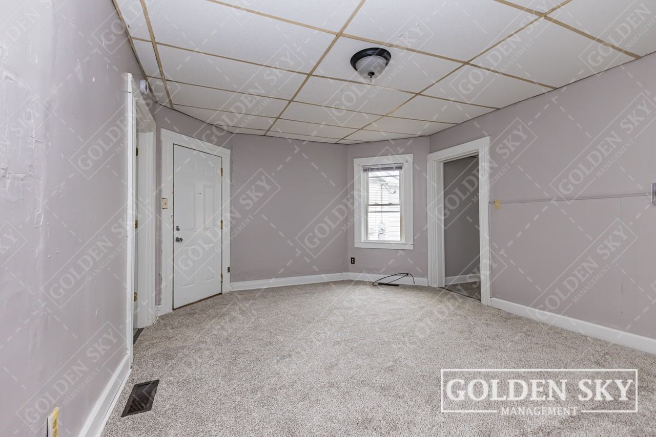 230 Kinsey Street - 2Unit 2 #2 - Photo 5 of 11