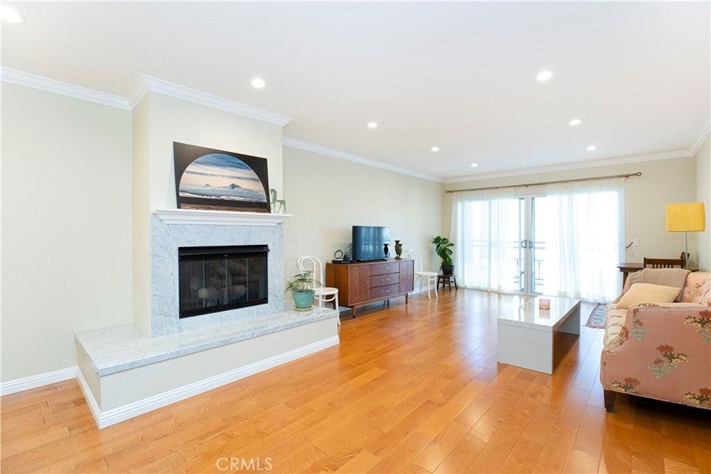 1236 N Columbus Ave - Photo 3 of 10