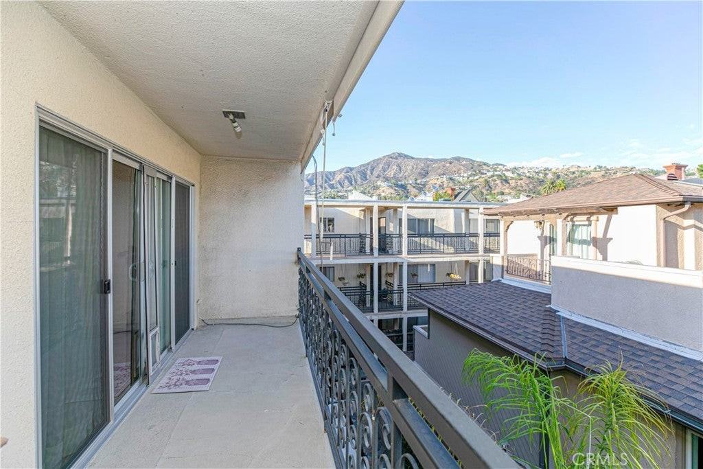 1236 N Columbus Ave - Photo 4 of 10