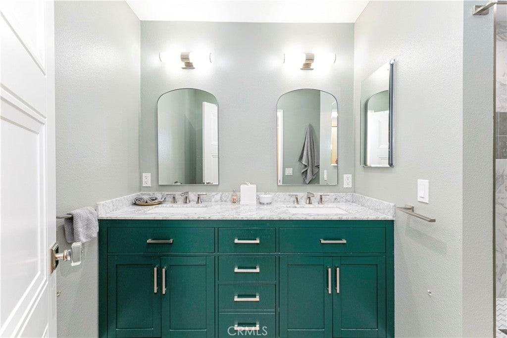 1236 N Columbus Ave - Photo 6 of 10