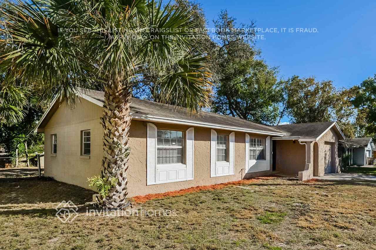 990 Vincent Dr - Photo 3 of 17