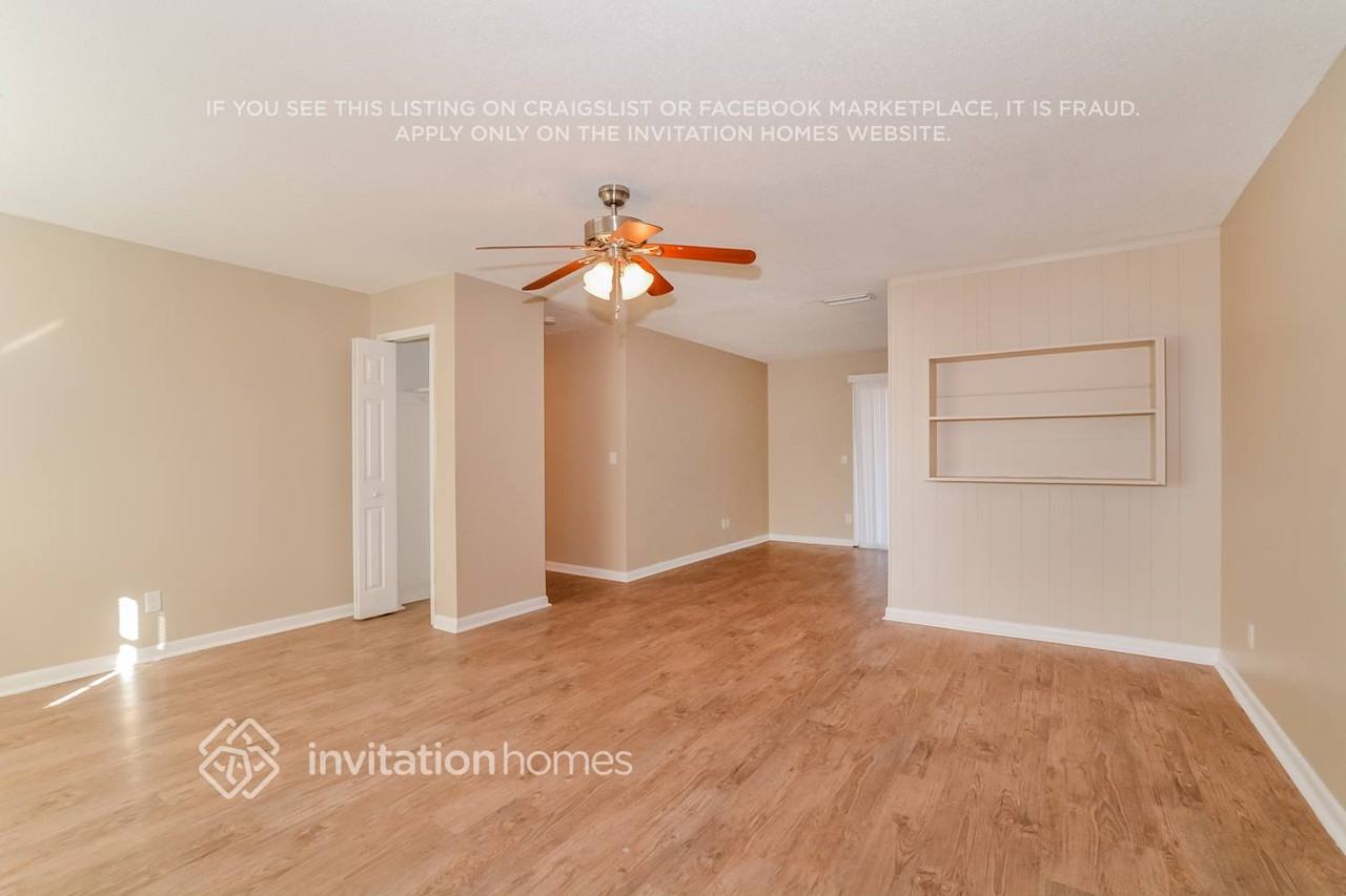 990 Vincent Dr - Photo 5 of 17