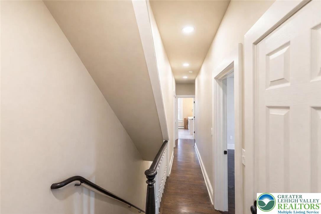 708 Main St ##2 - Photo 3 of 18