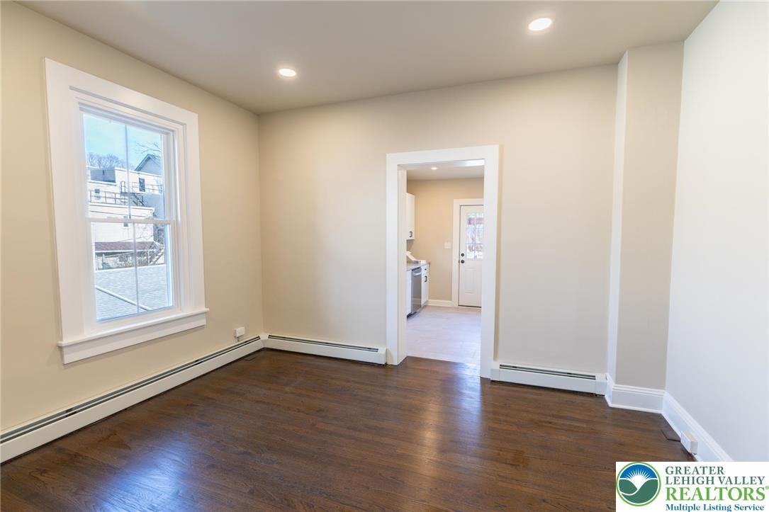 708 Main St ##2 - Photo 6 of 18