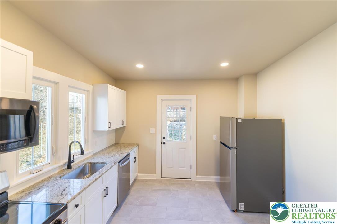 708 Main St ##2 - Photo 7 of 18