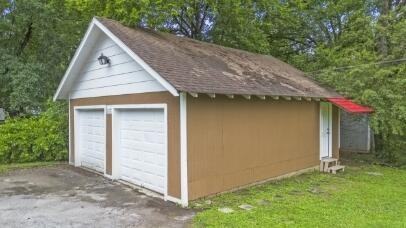 1331 Phils Dr - Photo 2 of 33