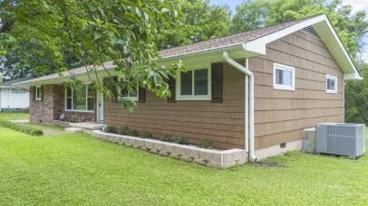 1331 Phils Dr - Photo 4 of 33