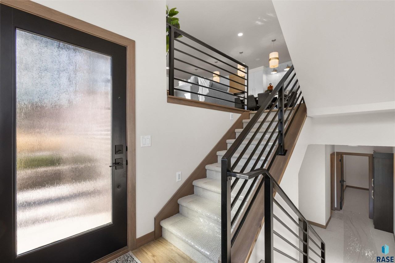 2807 S Terry Ave - Photo 3 of 32