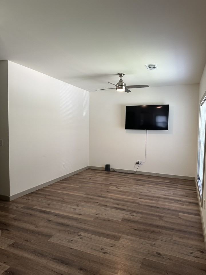 145 Cayuga St #A - Photo 3 of 13