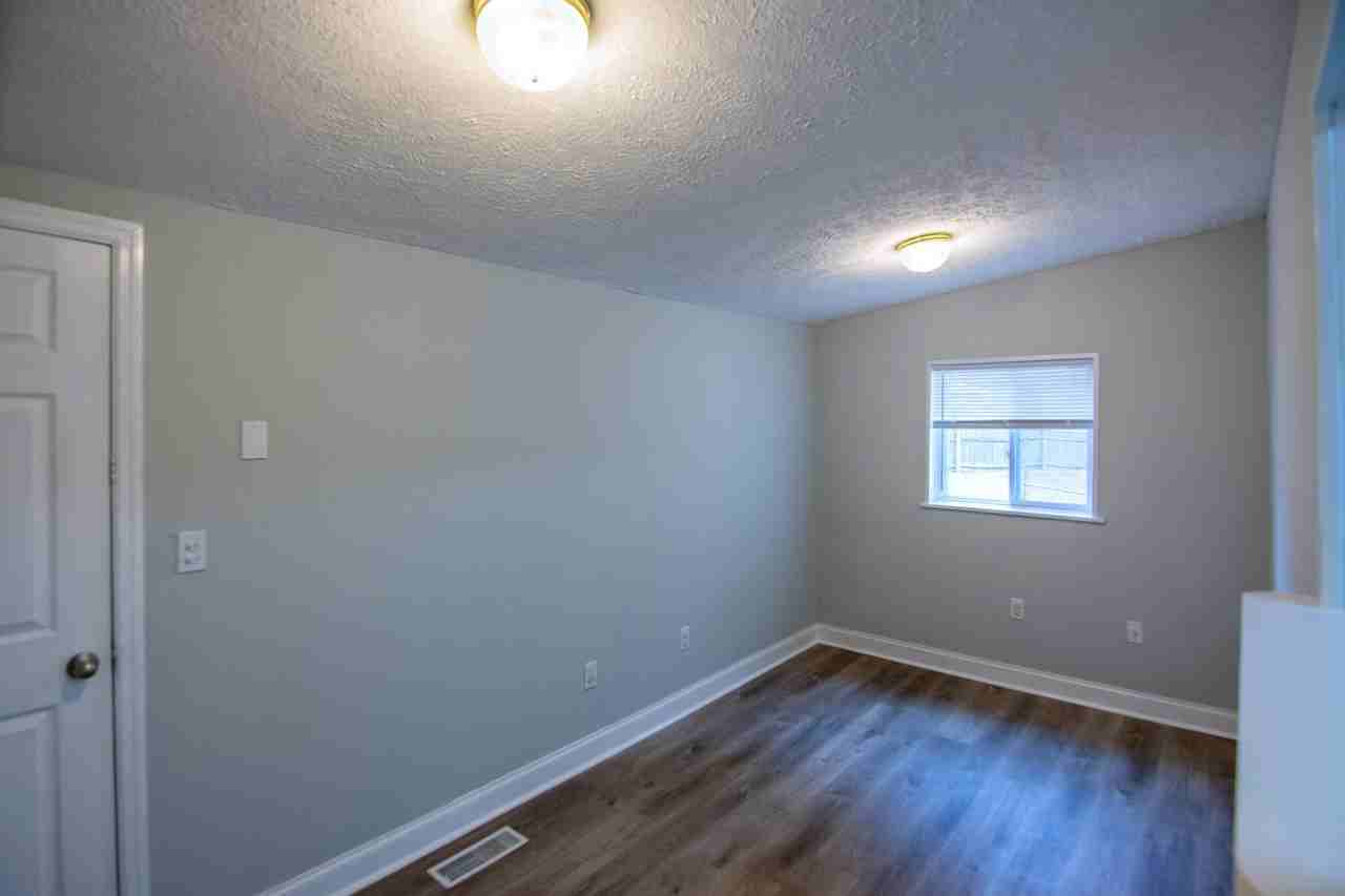 1606 Oaken Trl - Photo 5 of 27