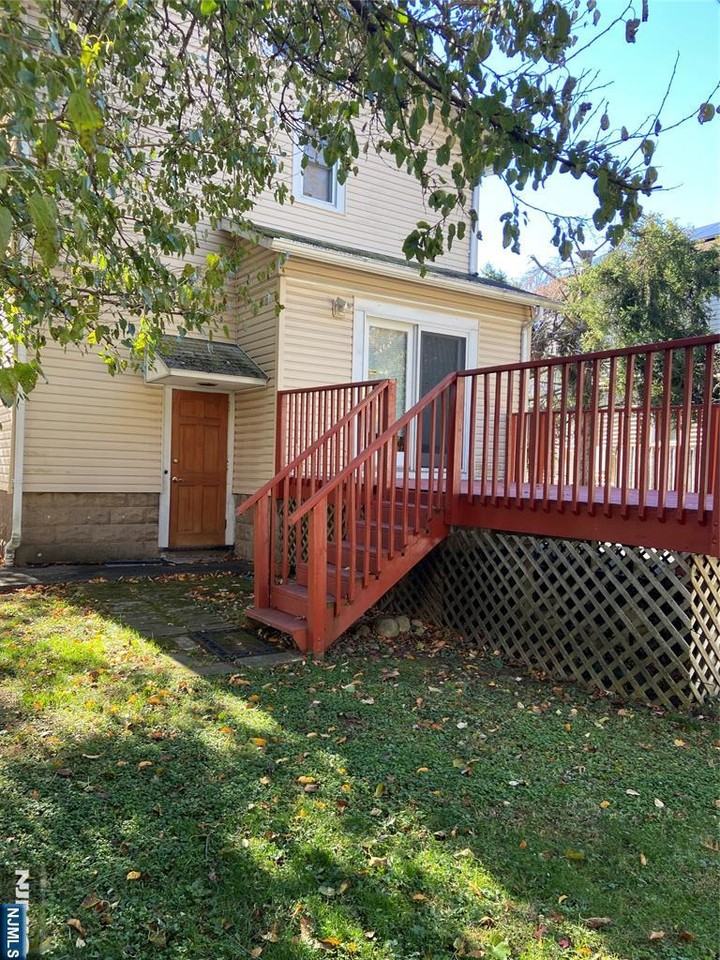 49 Carnation St - Photo 6 of 30