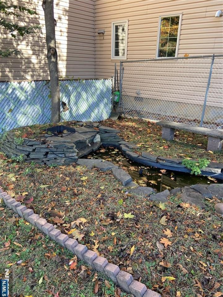 49 Carnation St - Photo 7 of 30