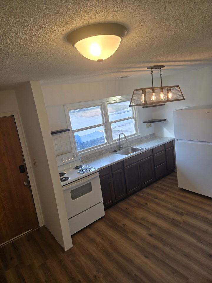 815 Broad St #H - Photo 2 of 23