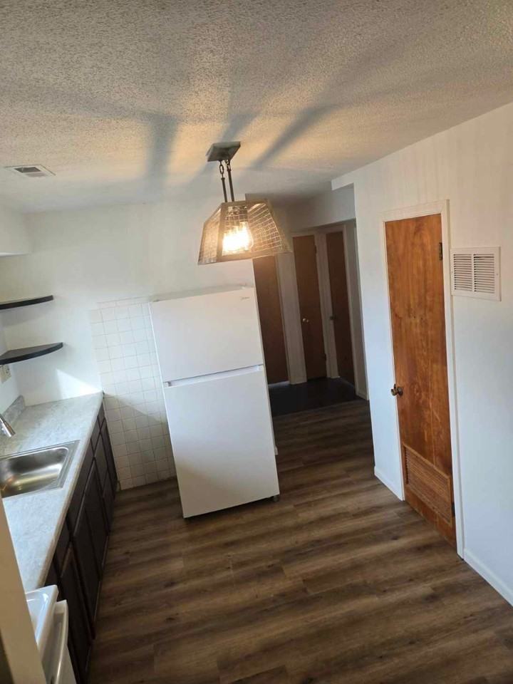 815 Broad St #H - Photo 3 of 23