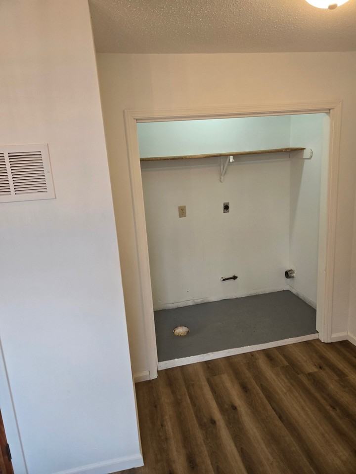 815 Broad St #H - Photo 5 of 23