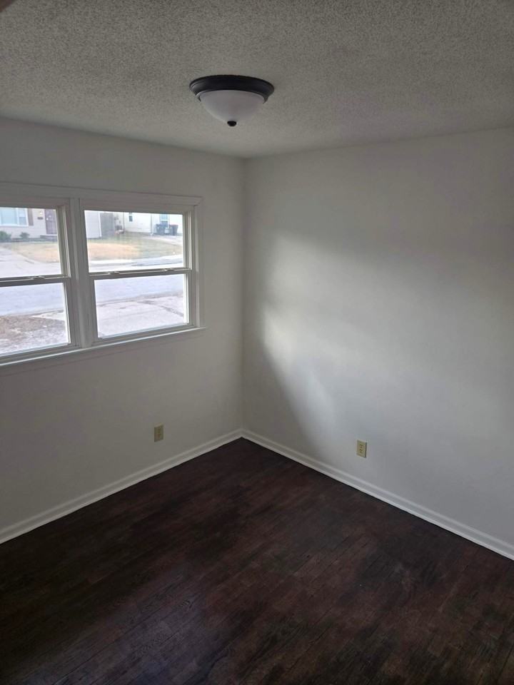 815 Broad St #H - Photo 7 of 23